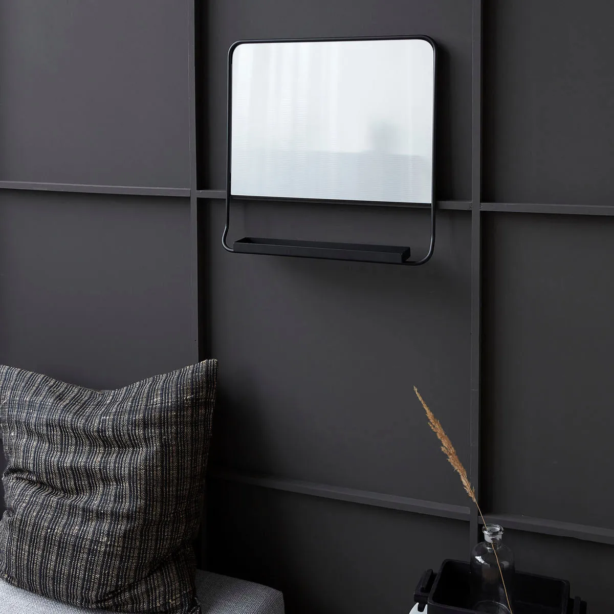 Chic Mirror, Black