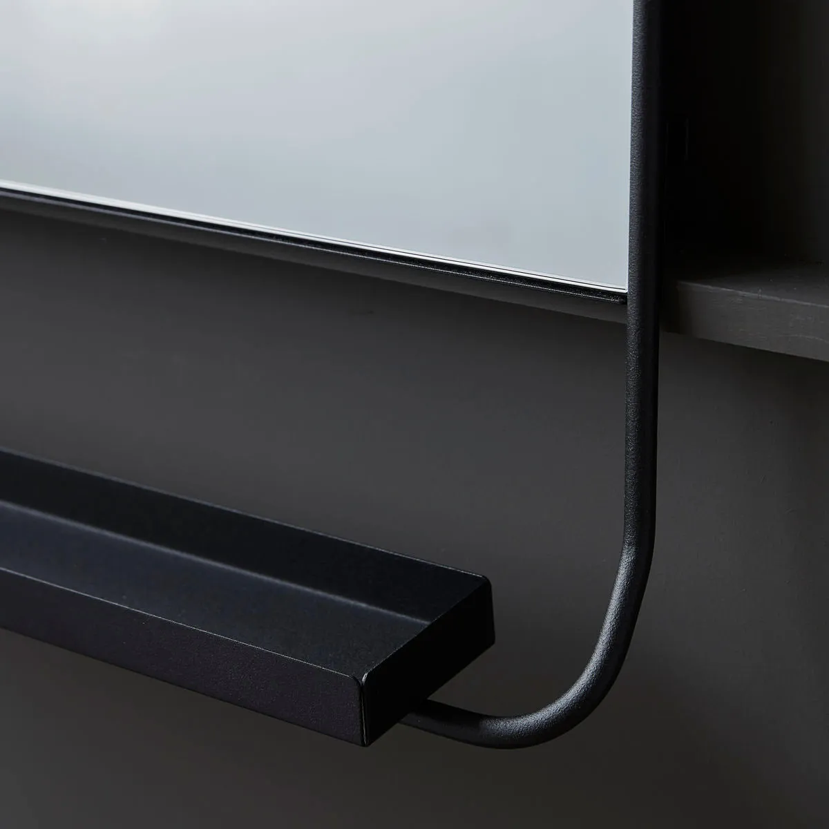 Chic Mirror, Black